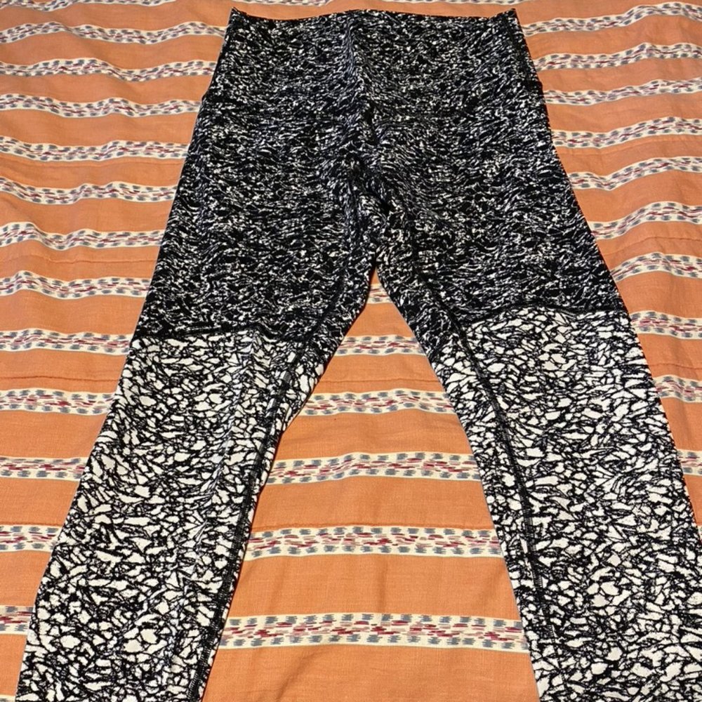 SOLD Lululemon WunderUnder Leggings - Size 12